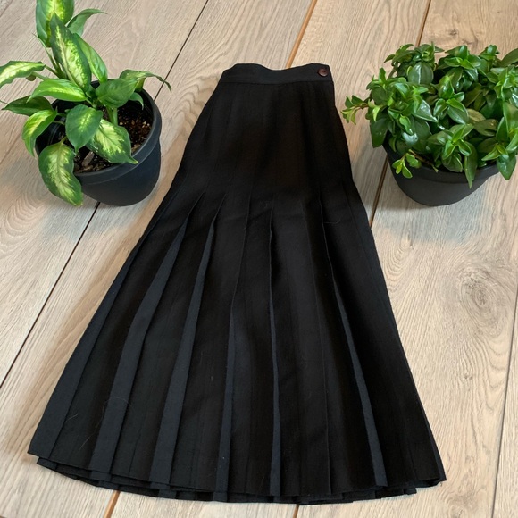 β VINTAGE SKIRT β